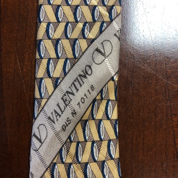 Valentino Garavani Other - VALENTINO CRAVATTE 100%Silk DIS N.70118 Valentino Garavani Other - VALENTINO CRAVATTE 100%Silk DIS N.70118